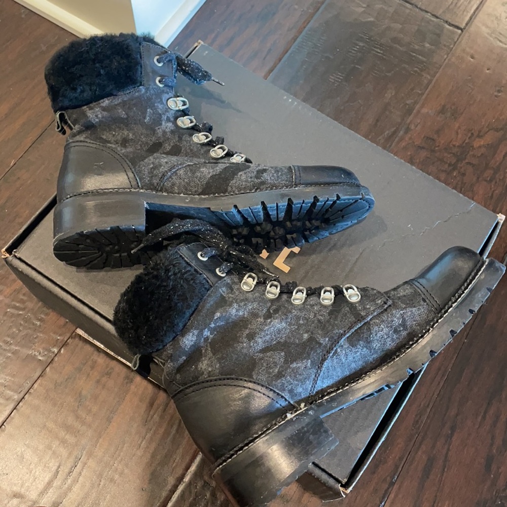 Worn once. Frye Samantha hiker in black camo - Picture 5 of 7